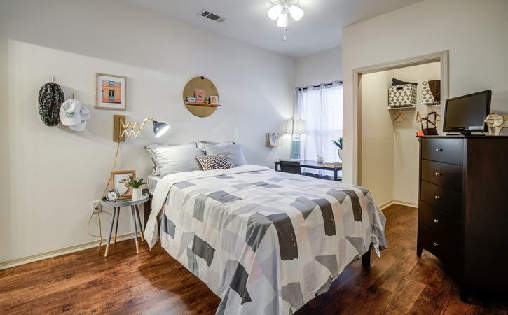 the mill at auburn off campus apartments near auburn university fully furnished 2 3 and 4 bedroom floor plans with hardwood flooring 1